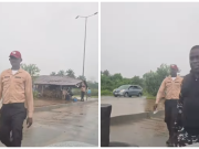 Moment senior officer caught junior allegedly extorting money from people (Video) officer caught extorting money shop owner