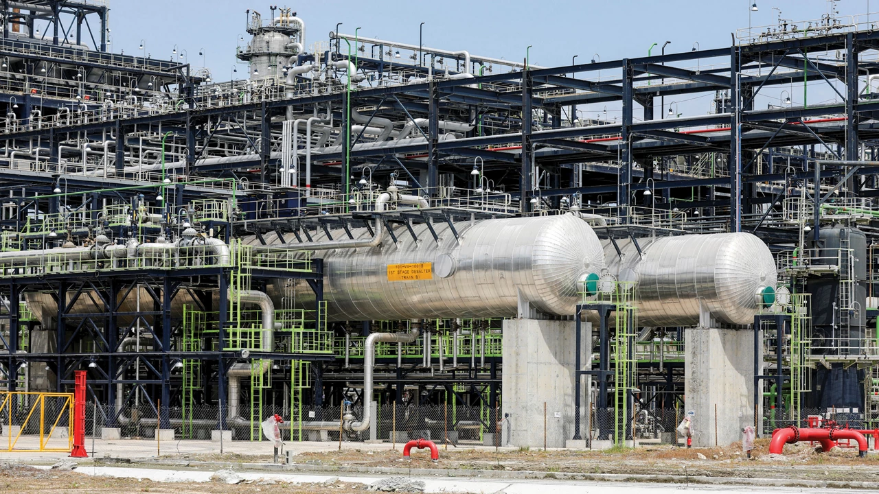 Nigeria-s-huge-Dangote-refinery-and-polypropylene-plant---289998-1