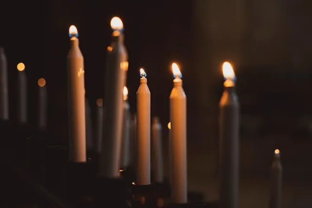 candles-7387019_640