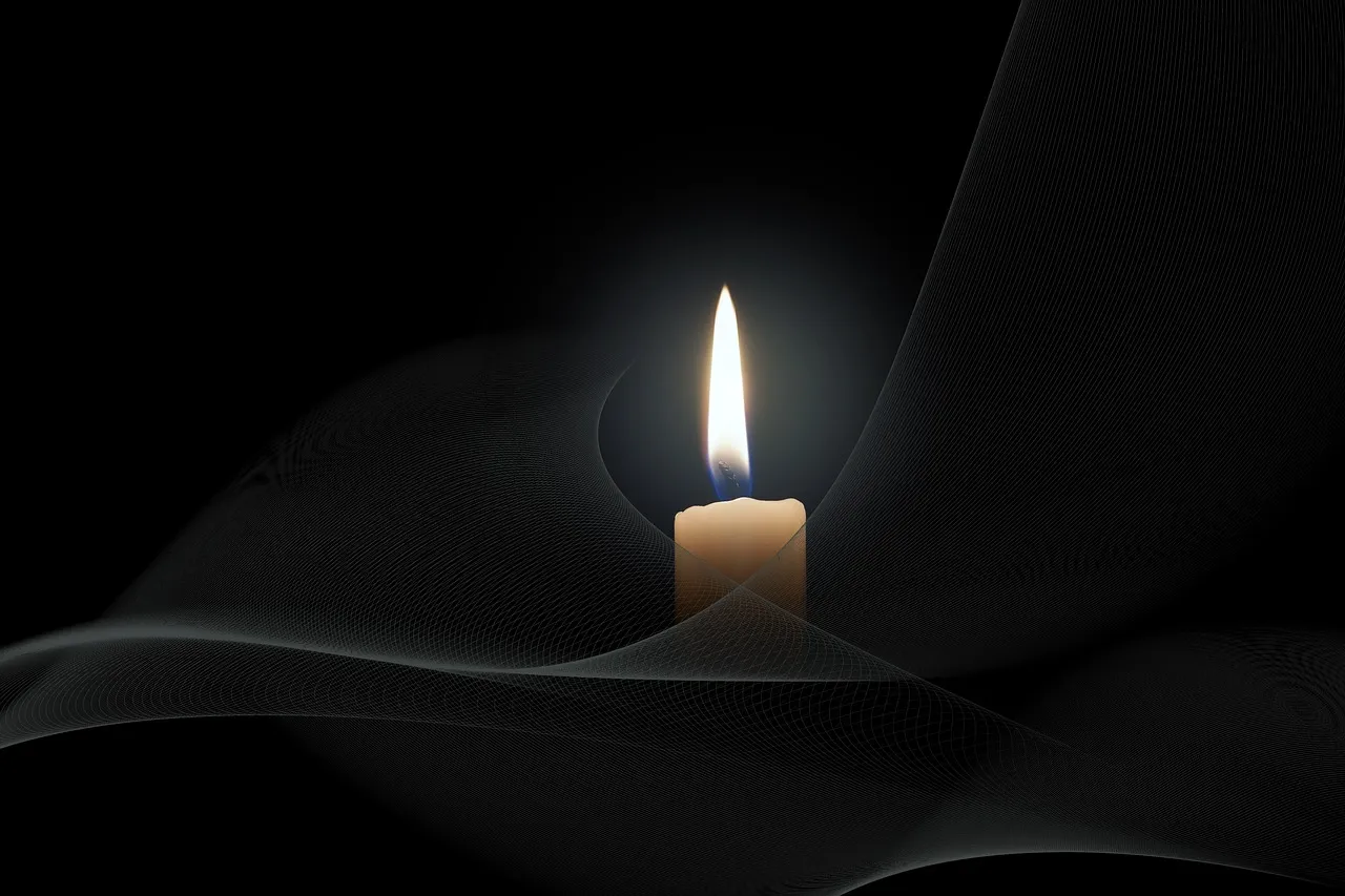 candle-8003816_1280